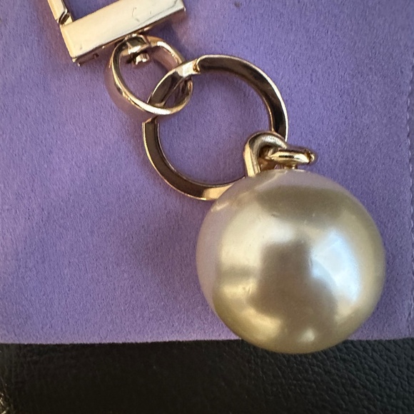 Tory Burch large Pearl logo keychain - Picture 2 of 2